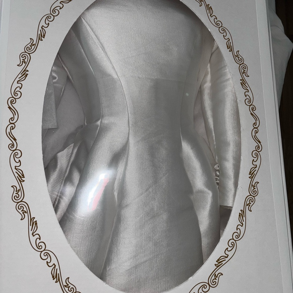 Rental/purchase Leah da Gloria Miranda long sleeve open back gown with buttons